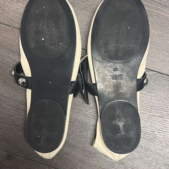 Zara Cream and Black ballet flat - Picture 2 of 2